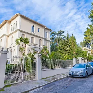 Close Croisette-modern-a/c-congress-beaches , Cannes France